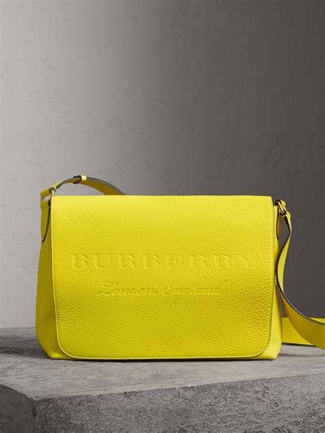 burberry messenger-tasche aus leder mit geprägtem schriftzug|Damen .